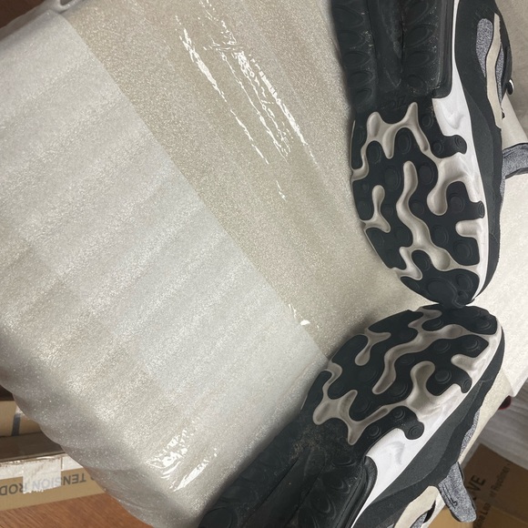 Air Max 270 React ‘black’ - Picture 3 of 3